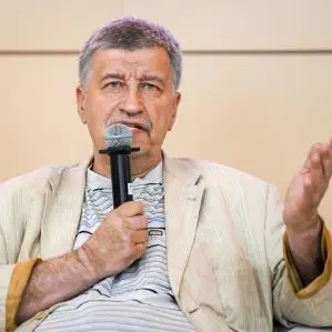 Emirati and Russian Researchers discuss Arabic Influence on Russian Orientals