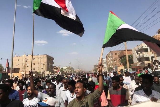 الغموض يخيم على مستقبل السودان عقب إتفاق حمدوك والبرهان