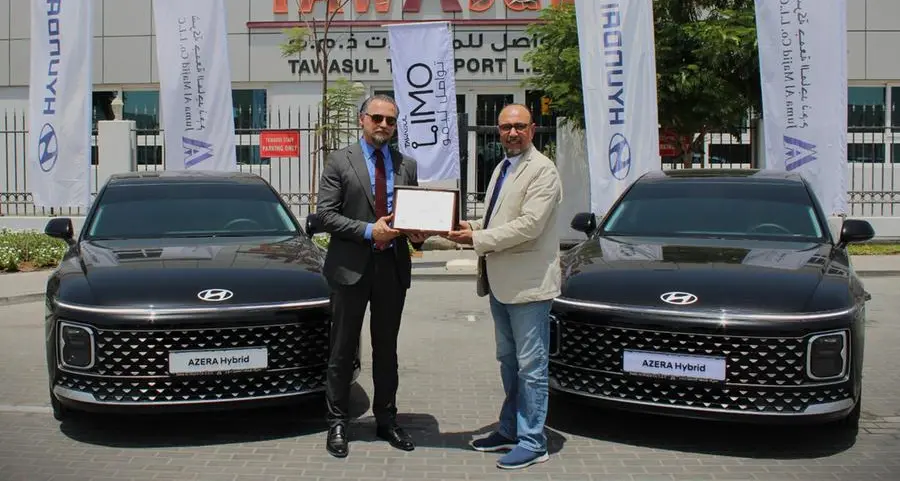 Hyundai UAE delivers hybrid vehicles to Tawasul in support of the UAE's green mobility vision