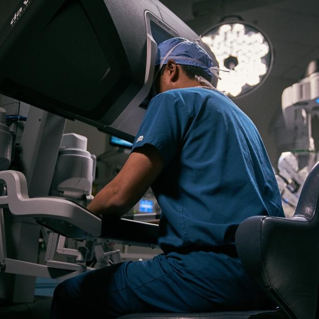 Mediclinic City Hospital’s robotic surgical team performs first ever robotic major liver resection in Dubai