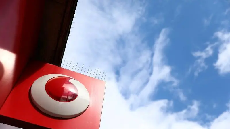 بلومبرغ: اتصالات الإماراتية تستكشف الاستثمار في أعمال فودافون بإفريقيا