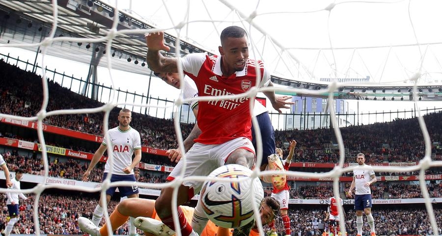 Arsenal beat 10-man Tottenham 3-1, as Liverpool held to 3-3 draw by Brighton