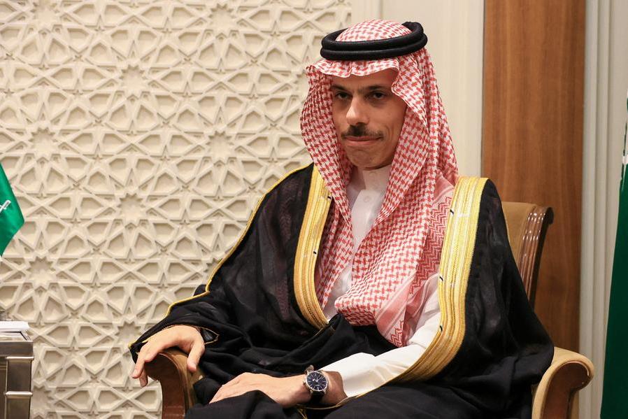 وقال الأمير فيصل لوزير الخارجية العراقي إن المملكة العربية السعودية تتضامن مع العراق