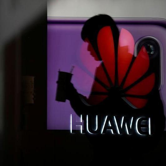 Huawei presents flagship smartphone in Paris during Chinese leader's visit