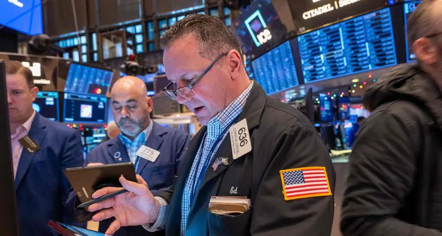 US stocks end banner year with modest loss in final session