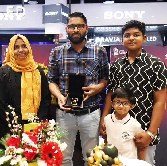 Indian family wins first of 4 gold bars from Jumbo during DSF