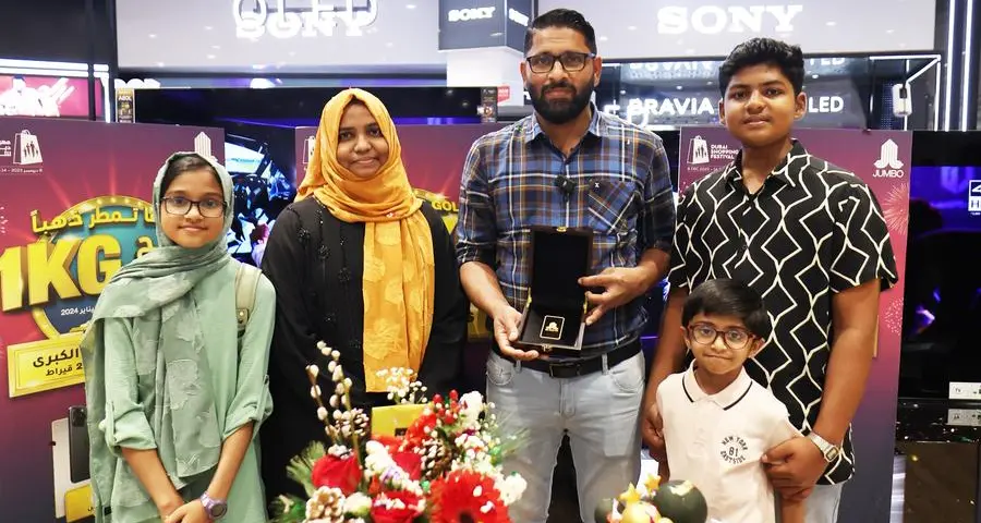 Indian family wins first of 4 gold bars from Jumbo during DSF