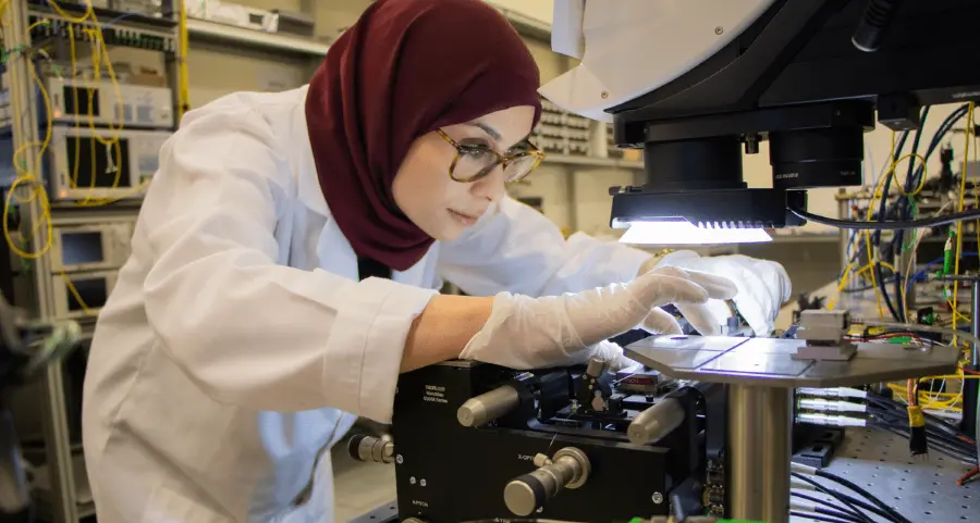 NYU Abu Dhabi researchers develop new technology that manipulates light with remarkable precision and minimal loss