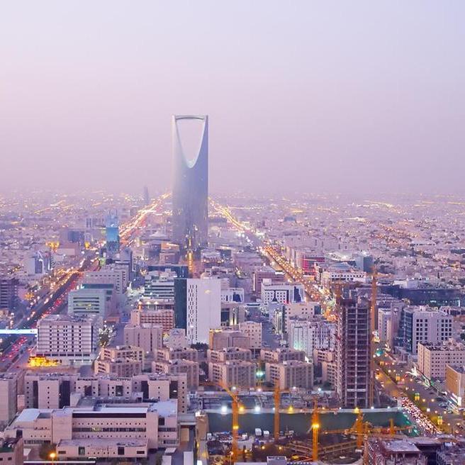 إنفوجرافك: سياسات التوطين تُخفض أعداد العاملين الأجانب في السعودية