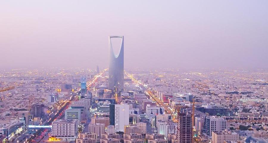 إنفوجرافك: سياسات التوطين تُخفض أعداد العاملين الأجانب في السعودية