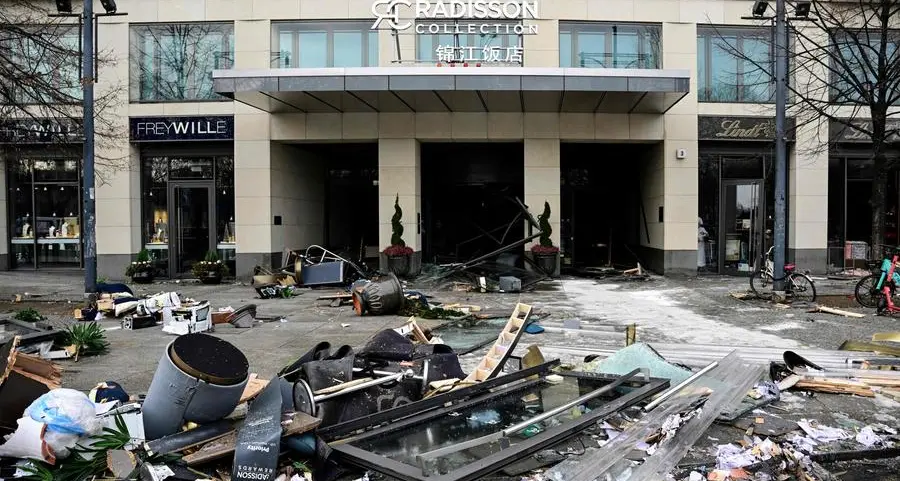 1,500 fish die as huge Berlin aquarium bursts