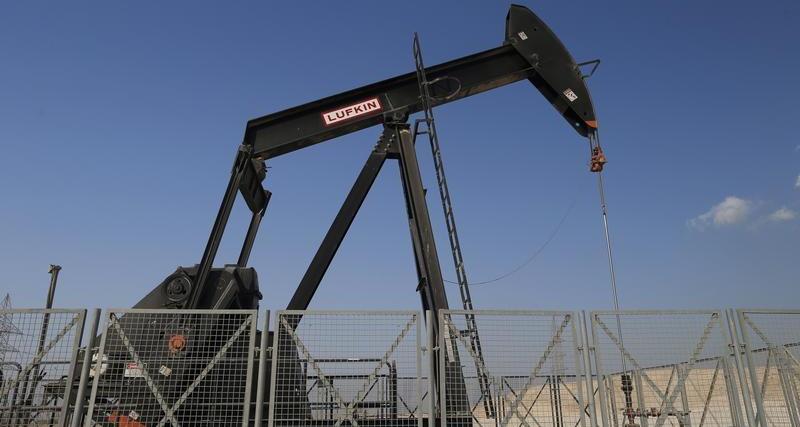 النفط يتراجع وسط ضغوط أمريكية على الشركات المنتجة