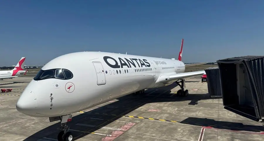 Sleep and light: the science behind Qantas' bet on 20-hour flights