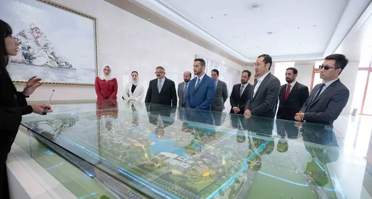 Sultan bin Ahmed visits Huawei R&D Centre and SMG in China