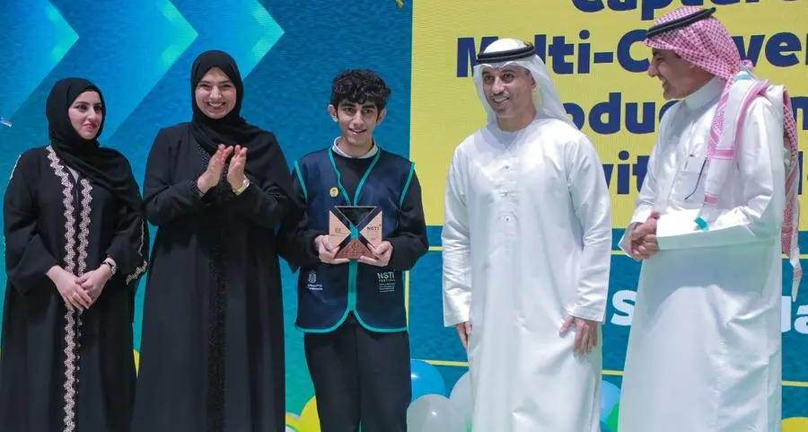 Ahmad Belhoul Al Falasi honours winners of the ‘Emirates Young Scientist Competition’