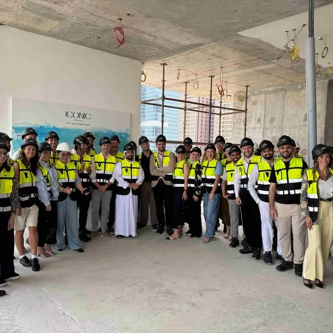 MERED hosts art performance with Emirati Artist Faris Al-Hammadi and leading brokers at ICONIC Residences Construction Site
