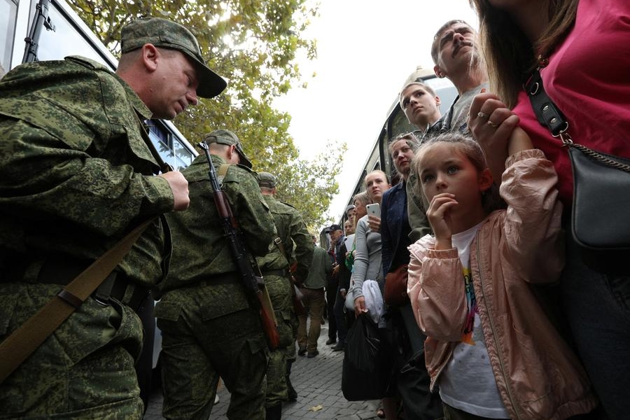 New Russian recruits train in Crimea and near Ukrainian border