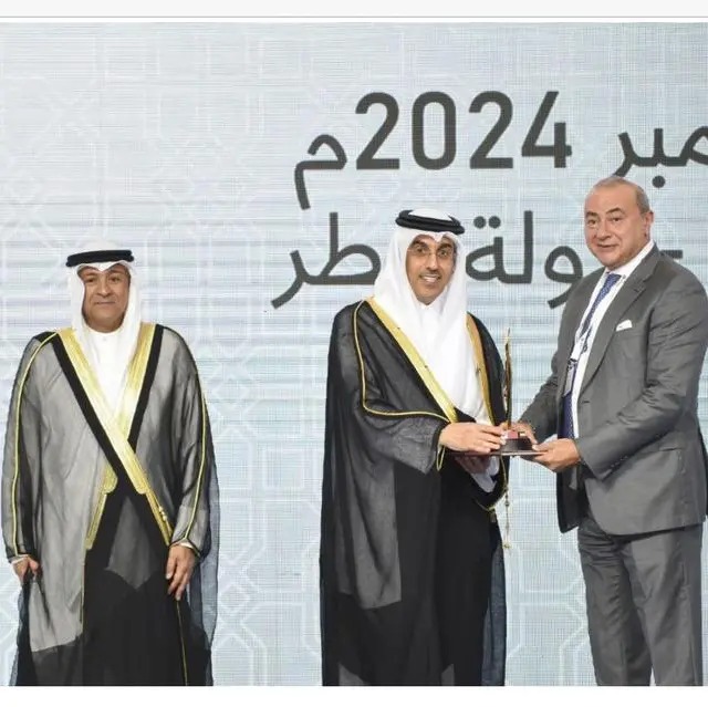 QIB honoured by Ministry of Labour for its Qatarization efforts and advancement of community development