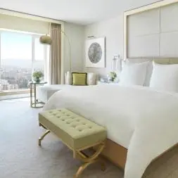 Four Seasons Hotel Amman takes home business traveller Middle East award for best business hotel in Amman