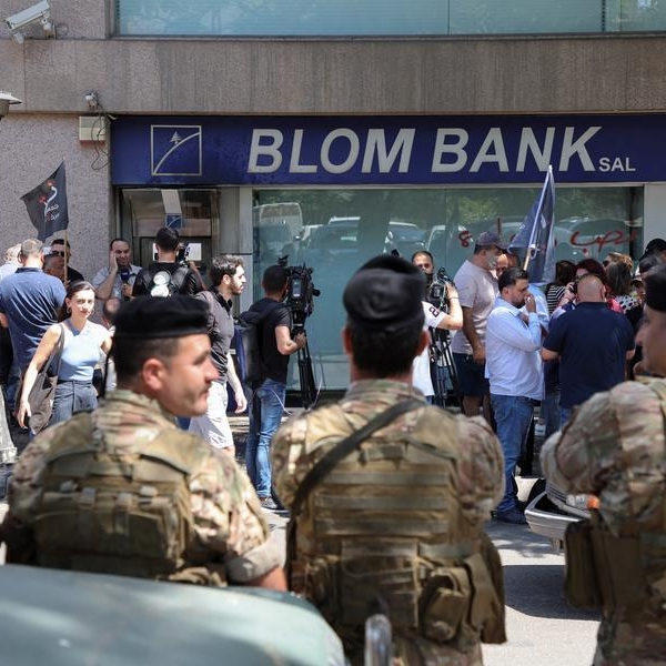 محدث: محاولات لاسترداد ودائع بالقوة في لبنان تجبر البنوك على غلق أبوابها 3 أيام