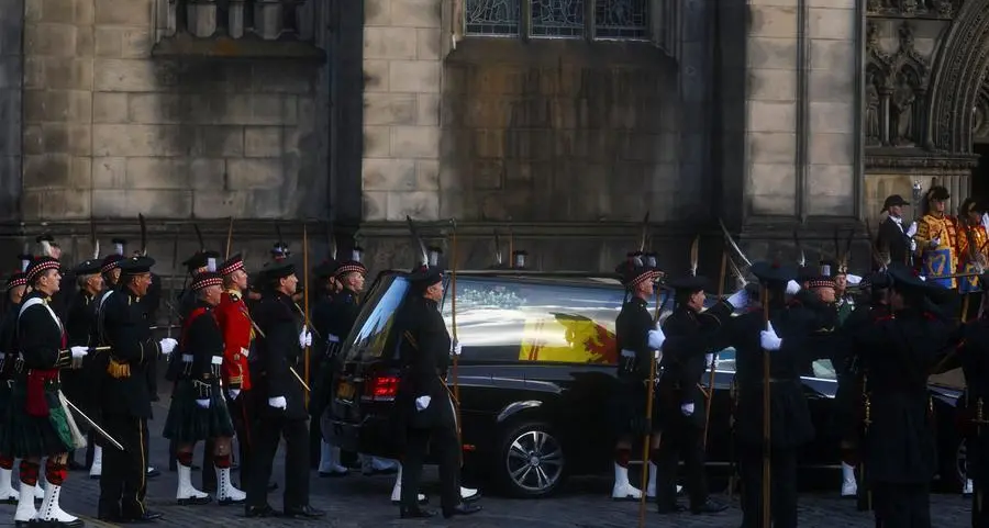 مُحدث- جثمان الملكة إليزابيث يصل قصر باكنغهام بلندن