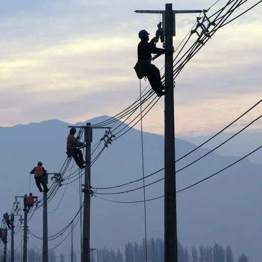 الجزائر تخطط لتصدير 4 آلاف ميغاواط من الكهرباء النظيفة إلى الأسواق العربية