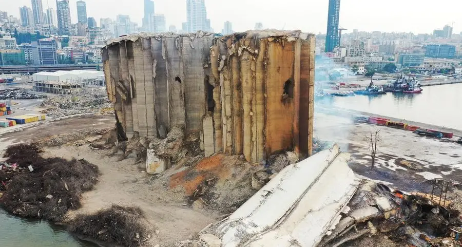 انهيار الجزء الشمالي من الصوامع في مرفأ بيروت