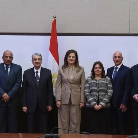 شهد رئيس مجلس الوزراء توقيع اتفاقية تفاهم بين طاقة عربية وفولتاليا الفرنسية مع الحكومة المصرية لإنشاء مصنع الهيدروجين الأخضر بالمنطقة الاقتصادية لقناة السويس