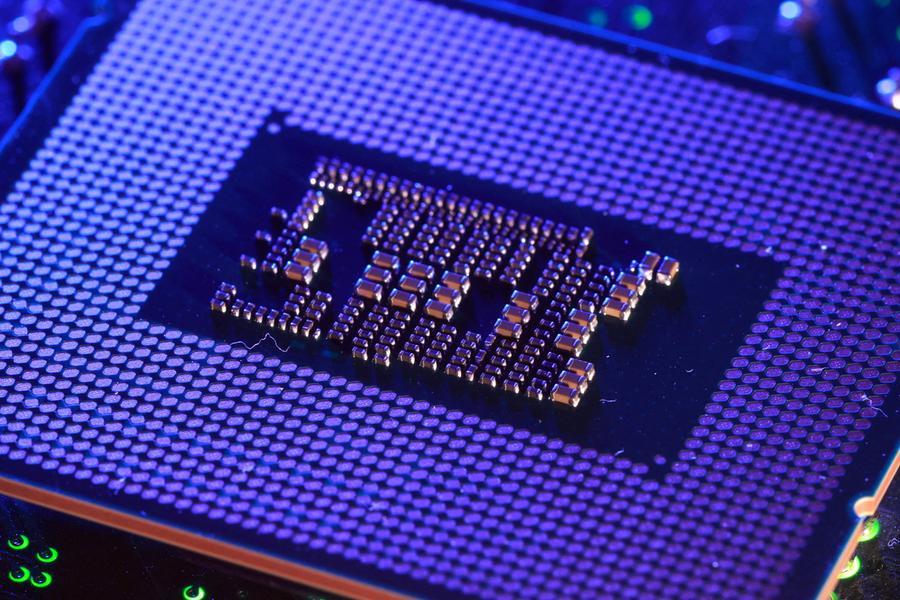 US plans 1:1 chip production rule to curb overseas reliance, WSJ reports