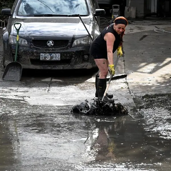 Flash floods sweep away houses, cars in Australian town