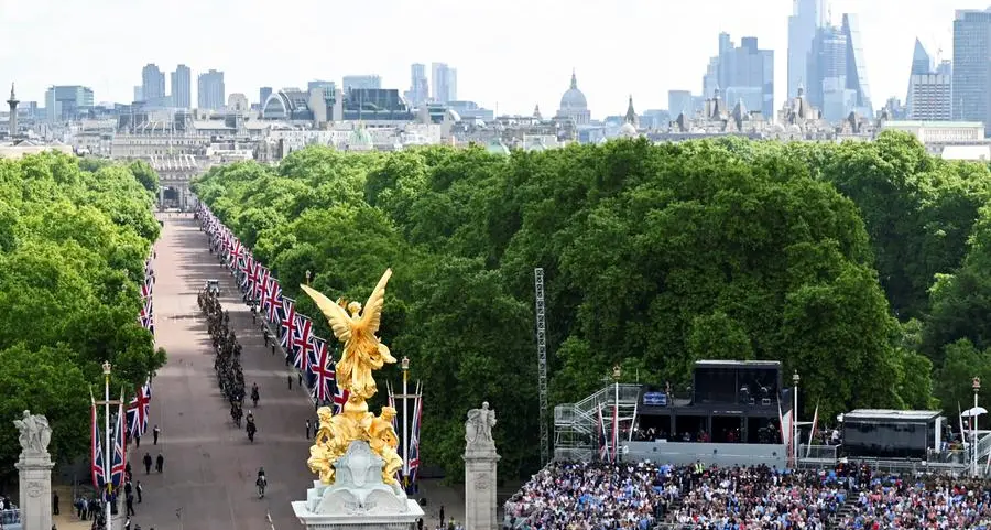 Party, horse race take centre stage at Queen Elizabeth's Jubilee