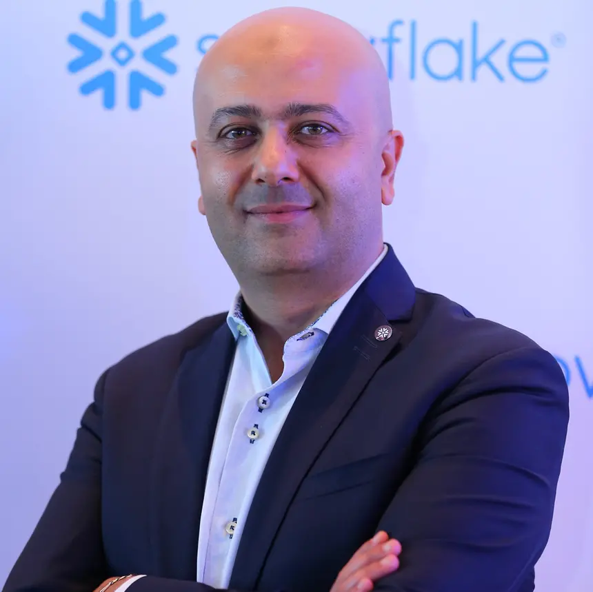 Snowflake research reveals that 92% of early adopters see RoI from AI investments