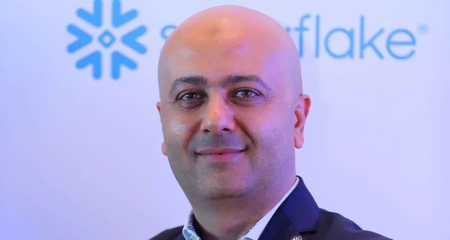 Snowflake research reveals that 92% of early adopters see RoI from AI investments