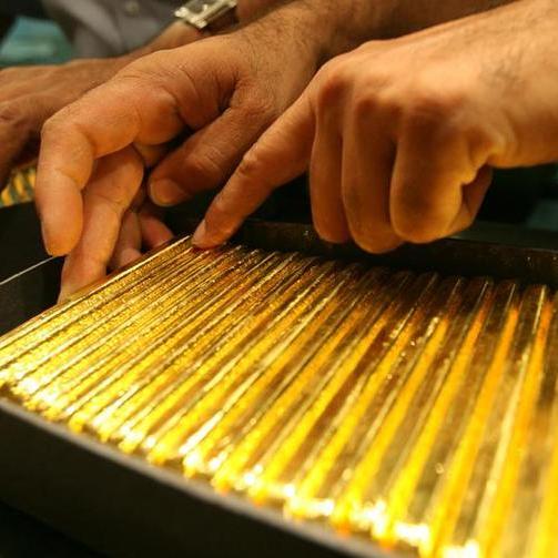 Gold prices near 8-month high as dovish Fed minutes weigh on dollar, yields
