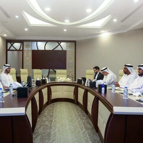 مكتب أبوظبي للصادرات يبحث مع دائرة التنمية الاقتصادية تعزيز التكامل الاستراتيجي لتنمية قطاع الصادرات الوطنية