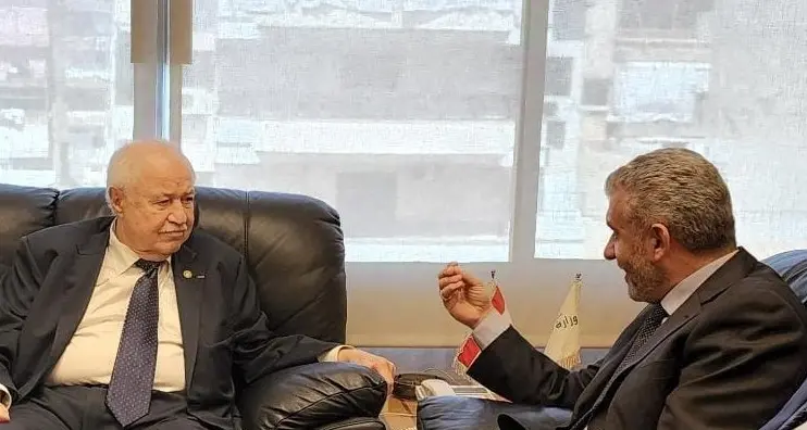 طلال أبوغزاله يوجه لإنشاء شركة لإنتاج الألواح الشمسية في لبنان