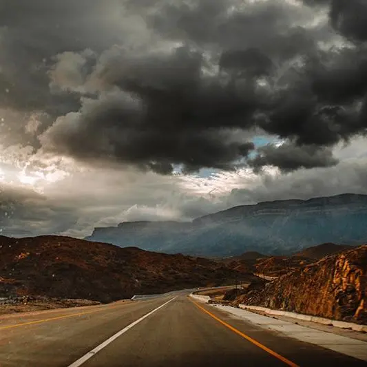 Heavy rains to continue, Amerat Mountain opens for traffic in Oman