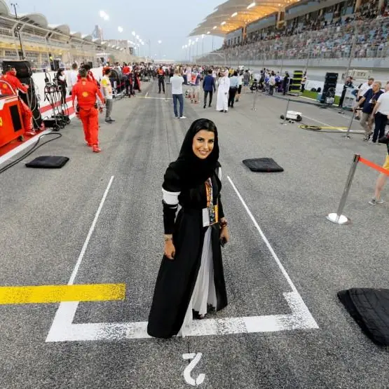 Saudi woman drives F1 car on historic day