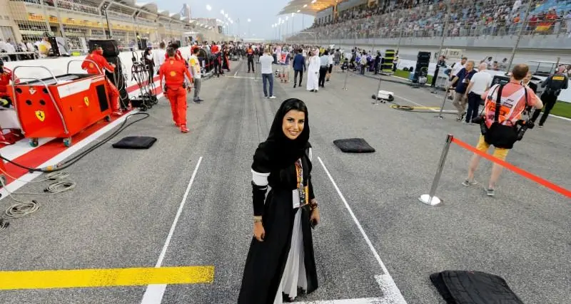 Saudi woman drives F1 car on historic day