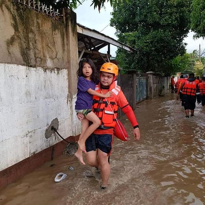 Philippine capital braces for storm Nalgae, death toll cut to 45