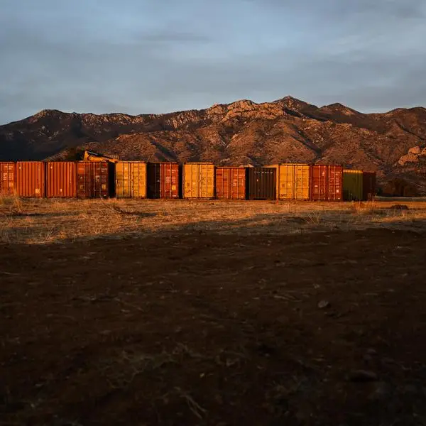Arizona to remove shipping container wall on US-Mexico border