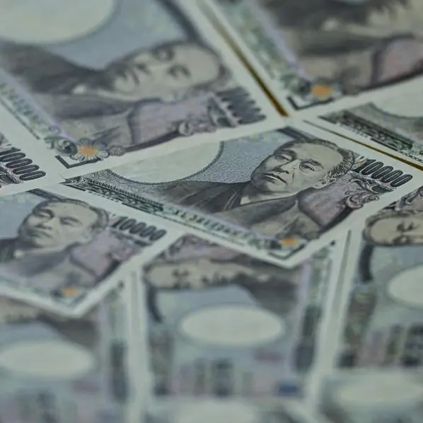 Yen hits 34-year low against dollar