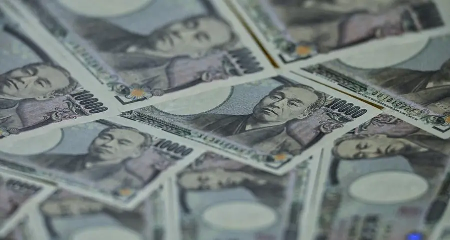 Yen hits 34-year low against dollar