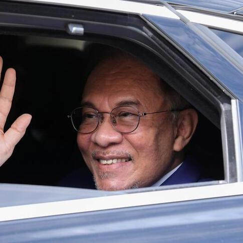 Malaysian leaders kick off election campaigns in tight race