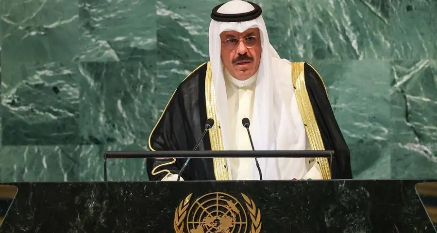 جدل واستقالة تحوم حول حكومة الكويت الجديدة بعد يوم من تعيينها