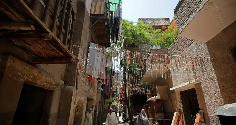 وزير الإسكان المصري لزاوية عربي: مستثمرون عرب سيشاركون فى تطوير مناطق عشوائية قريبة من النيل بمصر
