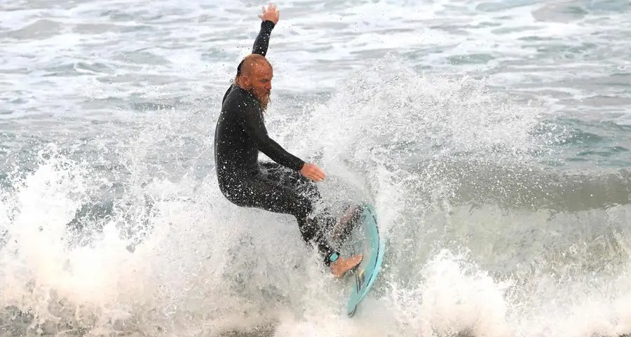 Australian surfs for 40 hours to smash world record