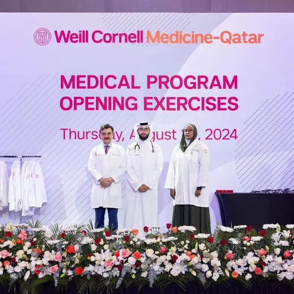 New WCM-Q medical students don white coats for first time