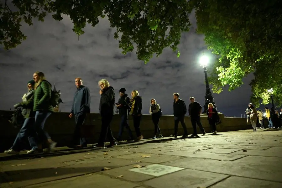 People queue to pay their respects following the death of Britain's Queen Elizabeth, in London, Britain, September 16, 2022.   REUTERS/Clodagh Kilcoyne