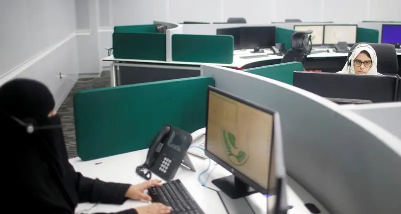 16 سعودية يراقبن المكاتب الميدانية بـ«غرفة متابعة»